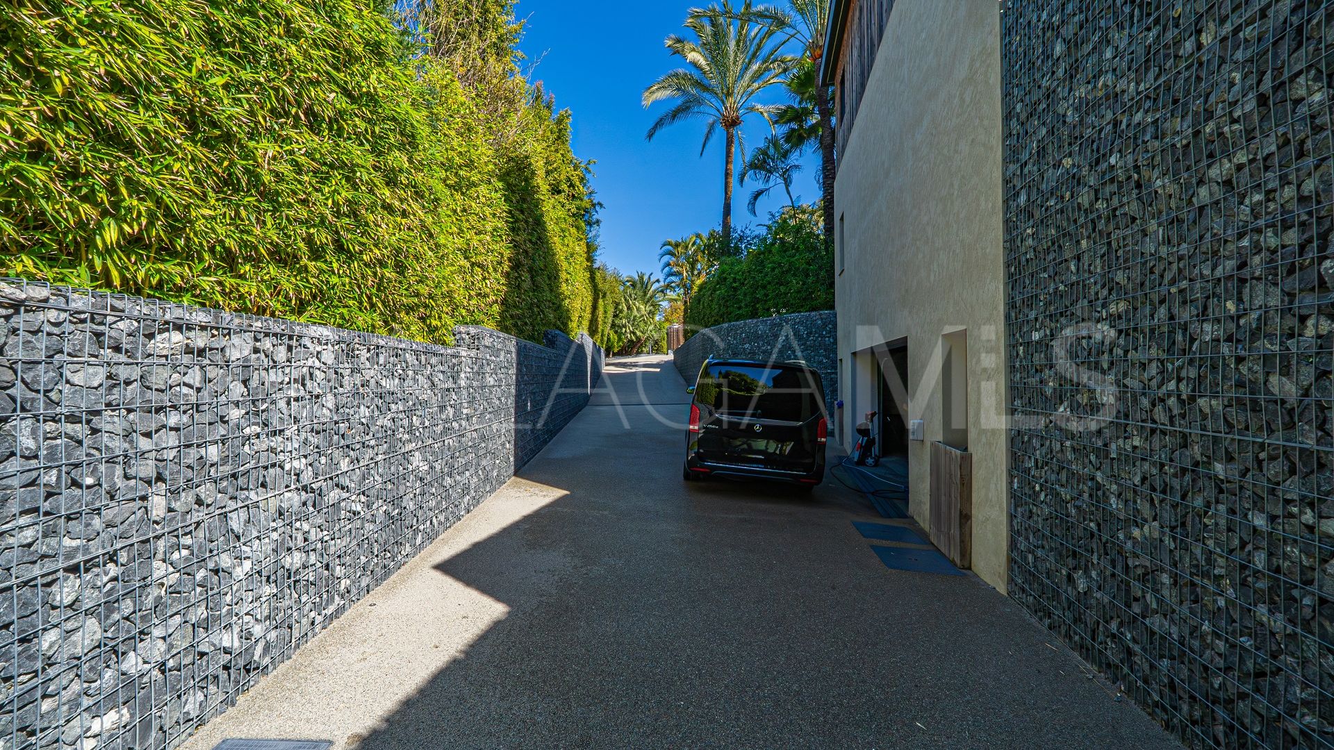 Villa for sale in Guadalmina Baja