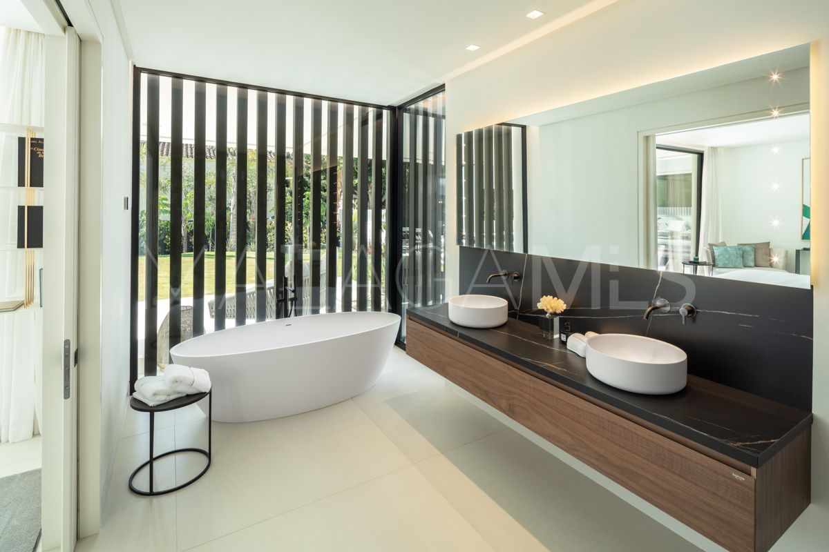 Villa for sale de 5 bedrooms in Nueva Andalucia