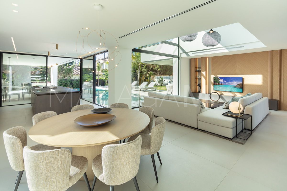 Villa for sale de 5 bedrooms in Nueva Andalucia