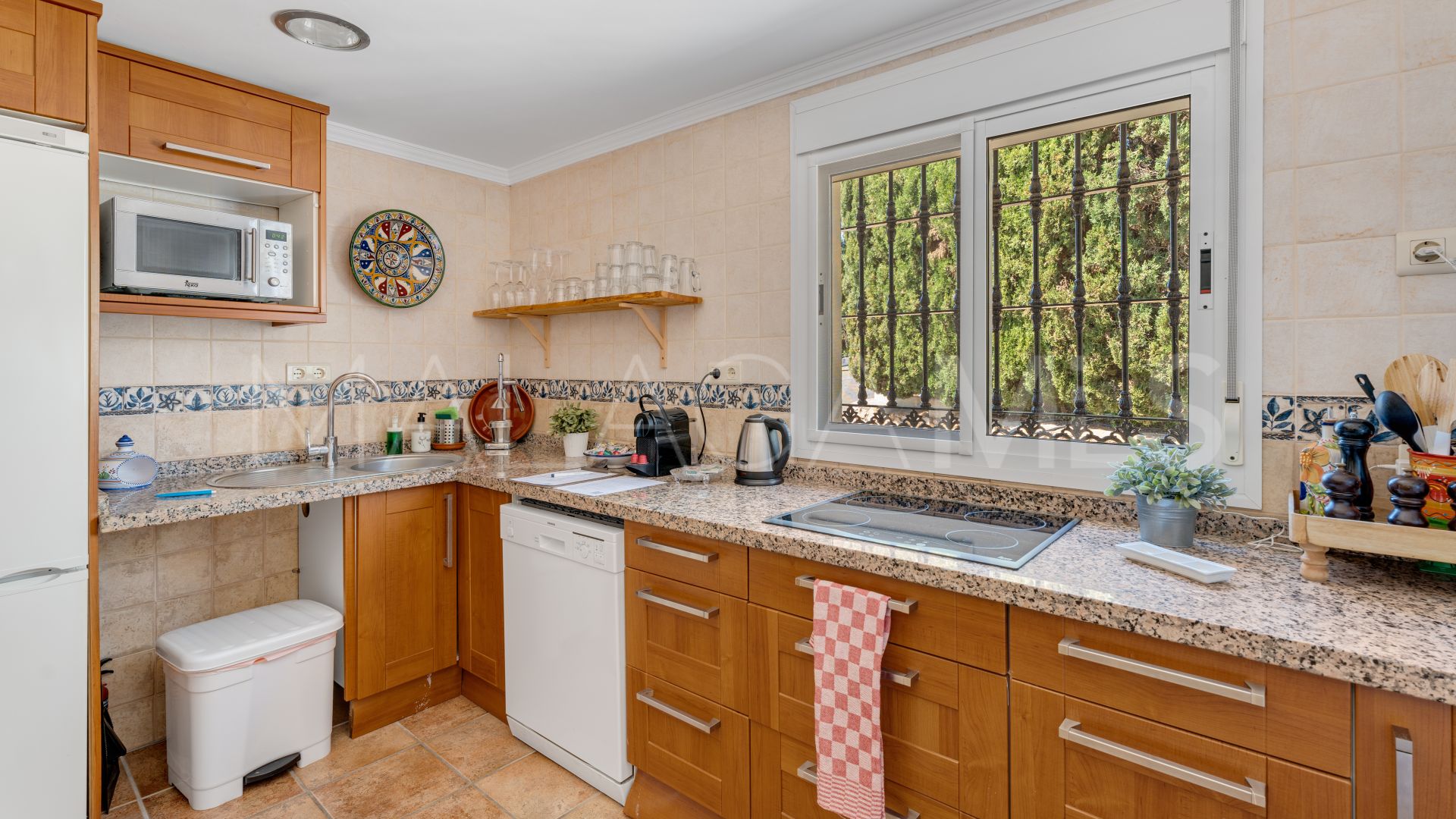 Villa for sale in Benalmadena