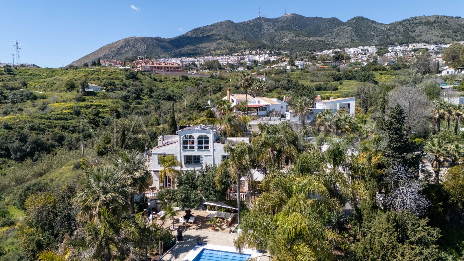 Villa for sale in Benalmadena