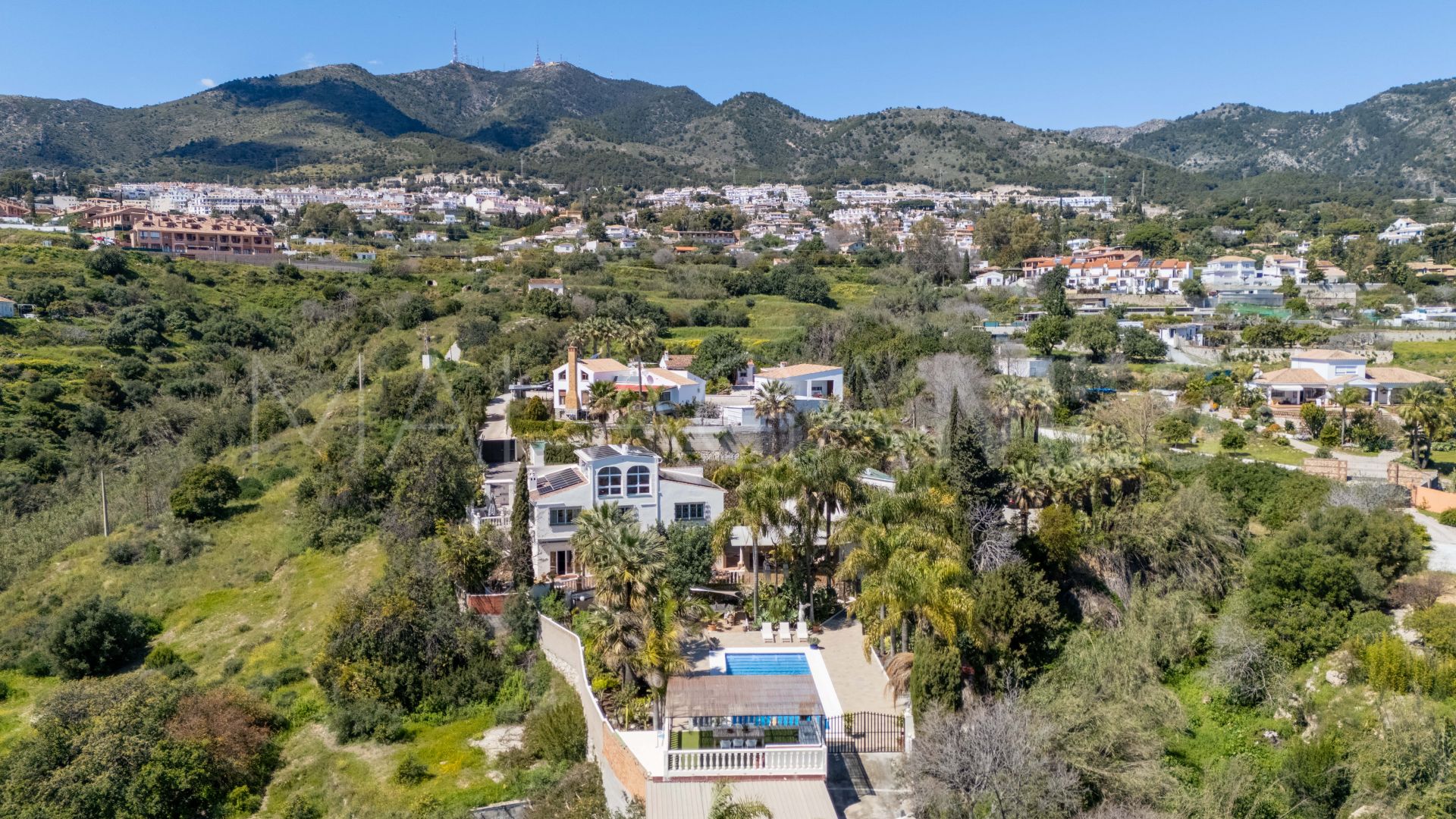 Villa for sale in Benalmadena