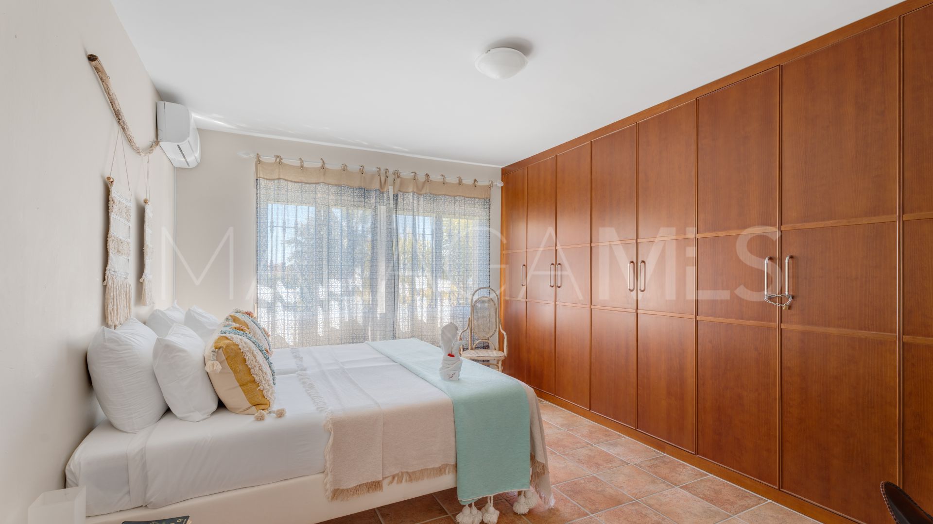 Villa for sale in Benalmadena
