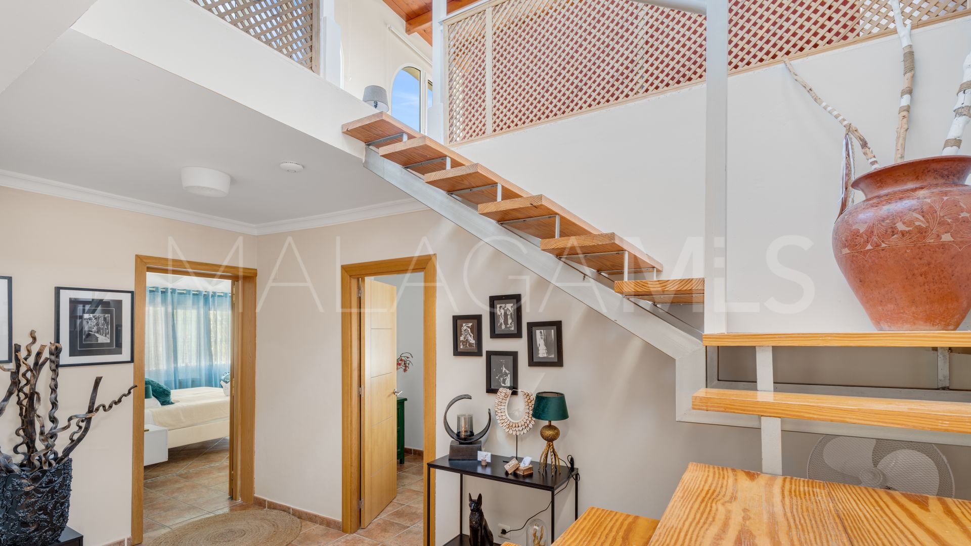 Villa for sale in Benalmadena