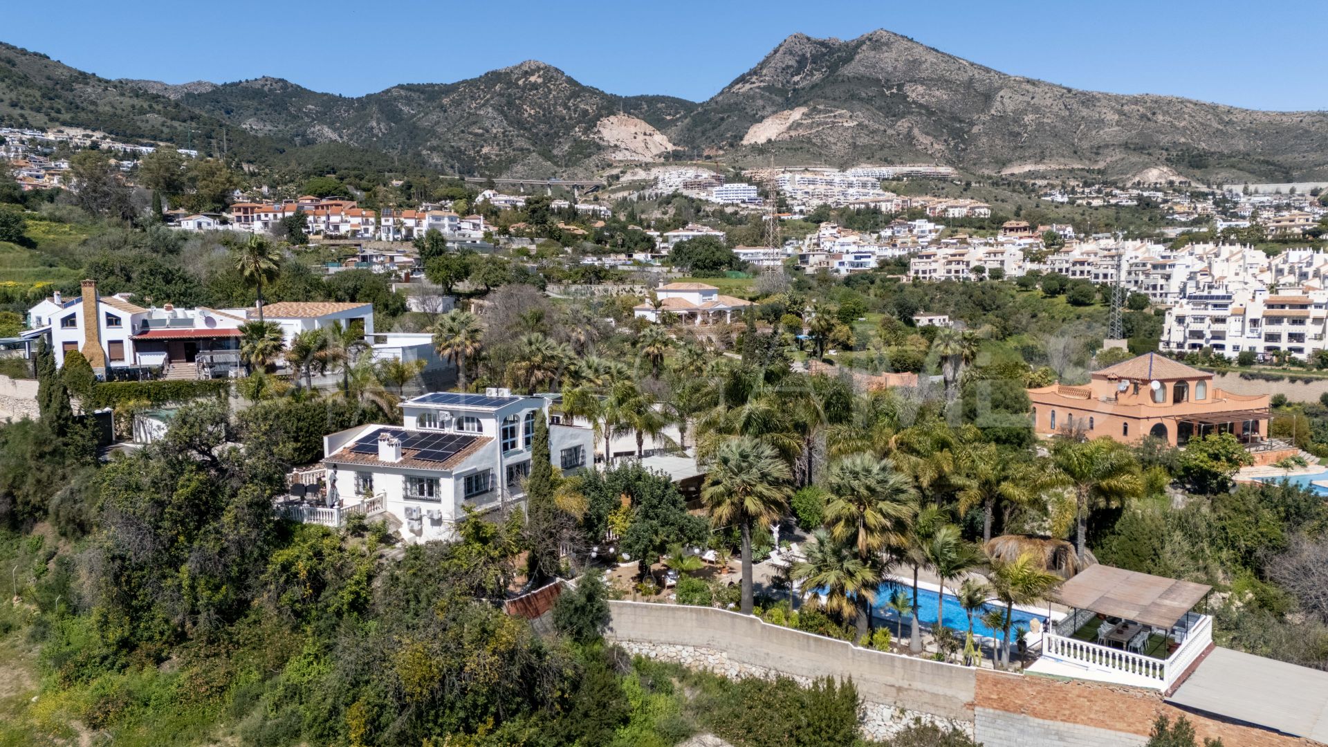 Villa for sale in Benalmadena