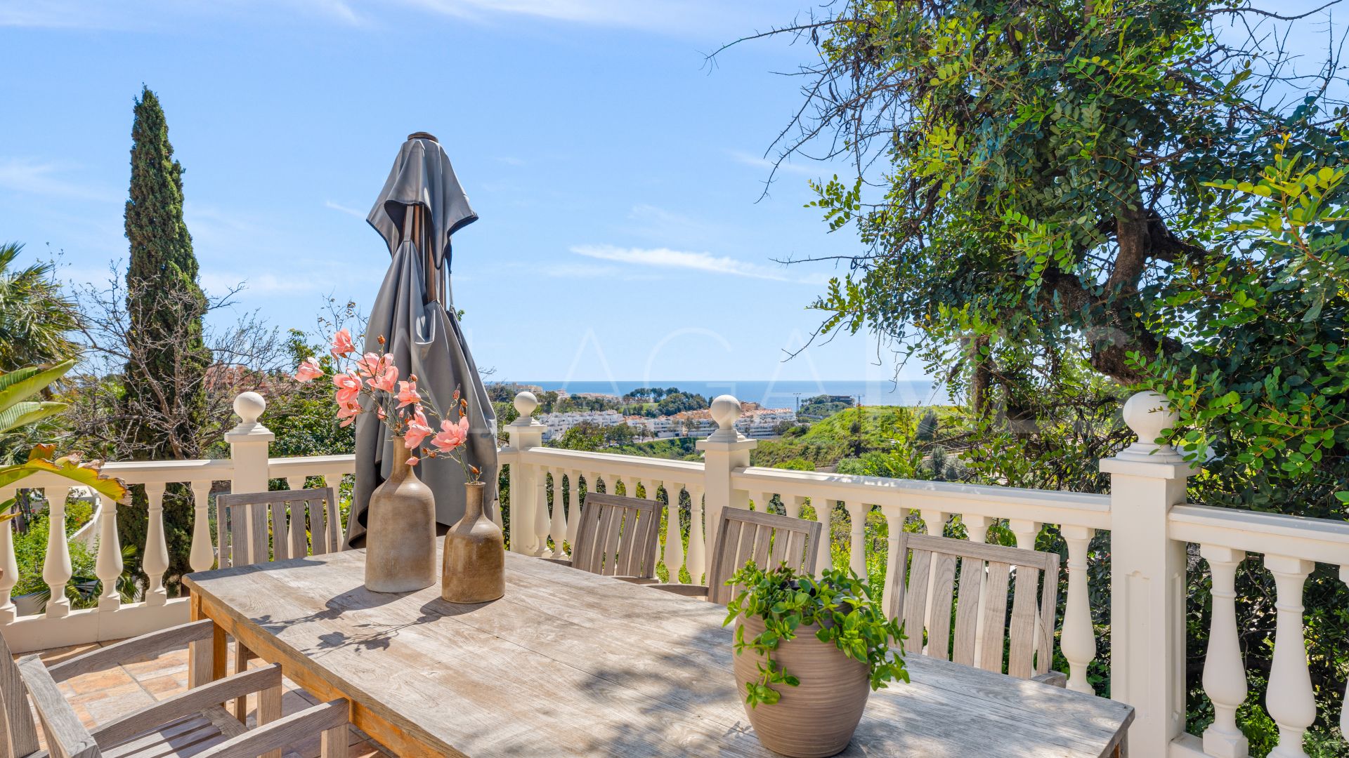 Villa for sale in Benalmadena