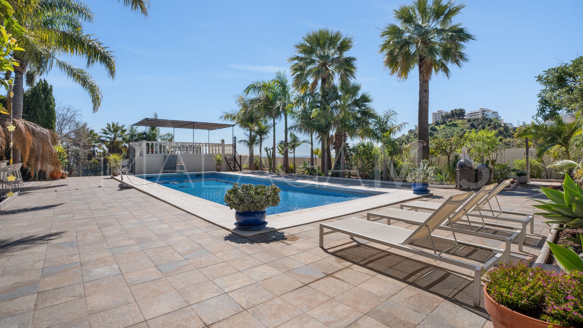 Villa for sale in Benalmadena