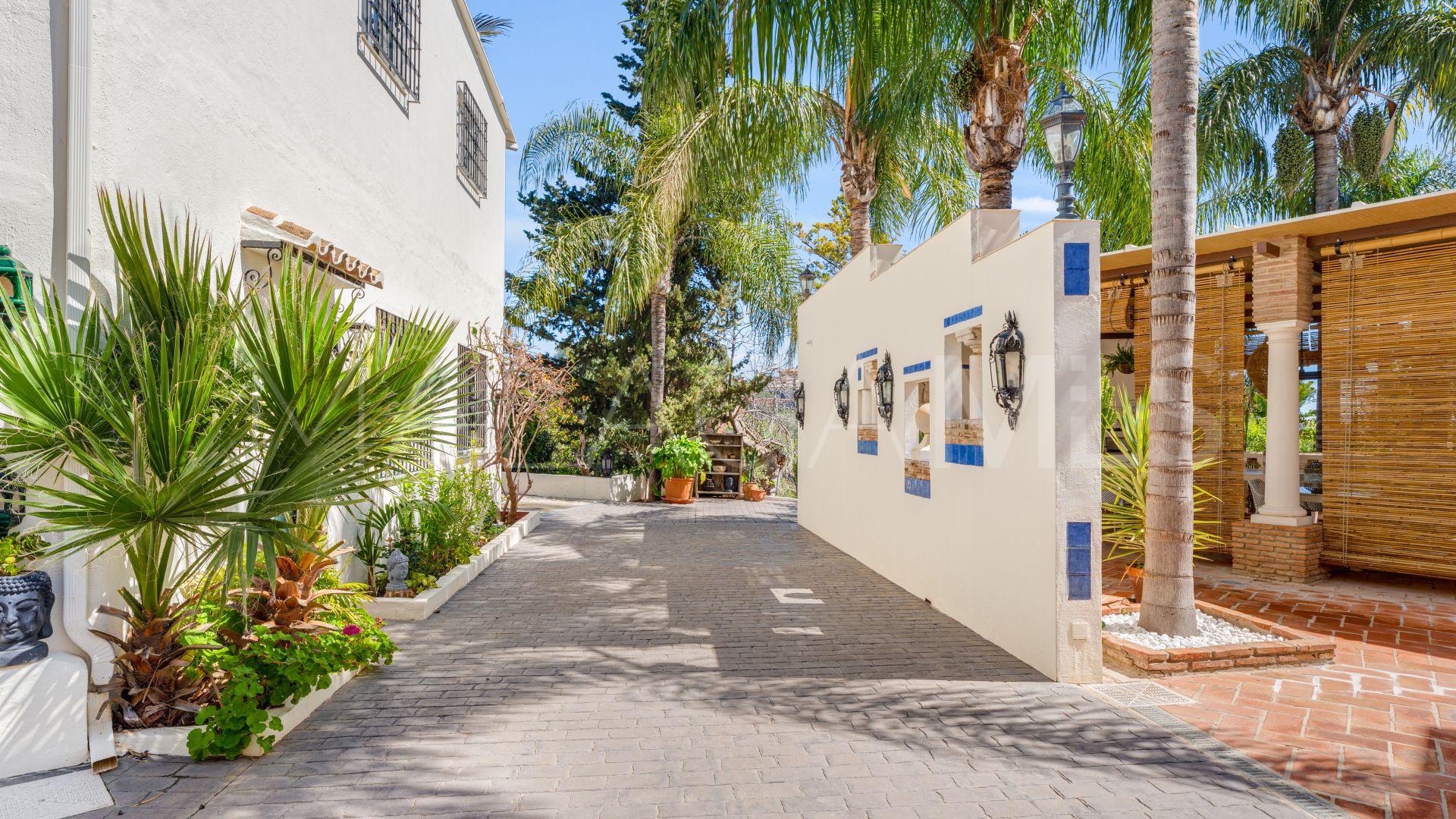 Villa for sale in Benalmadena