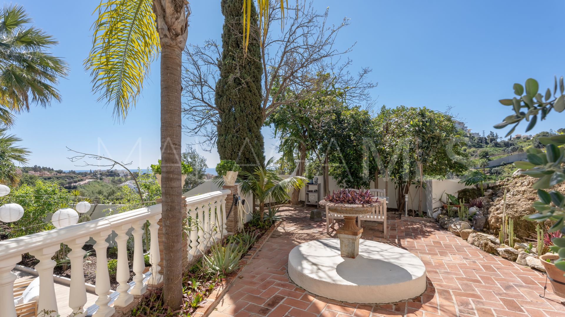 Villa for sale in Benalmadena