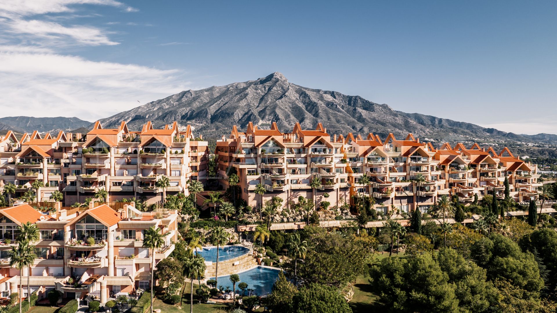 Duplex penthouse for sale in Nueva Andalucia
