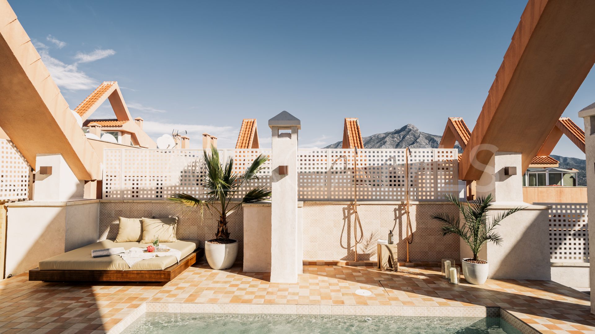 Duplex penthouse for sale in Nueva Andalucia
