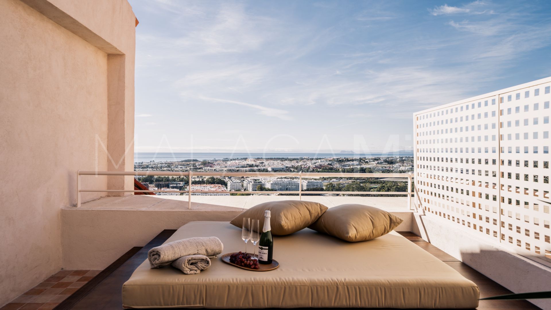 Duplex penthouse for sale in Nueva Andalucia