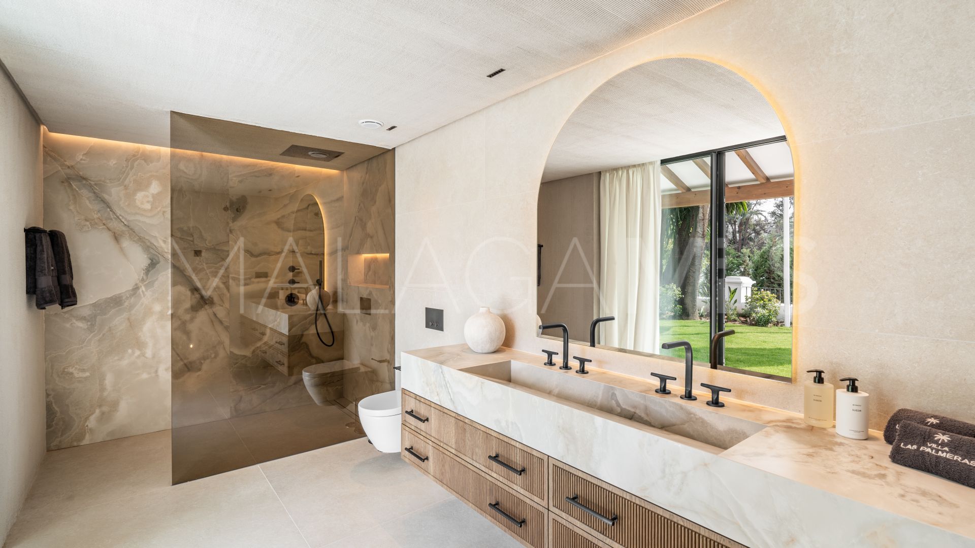 Villa for sale in Nueva Andalucia