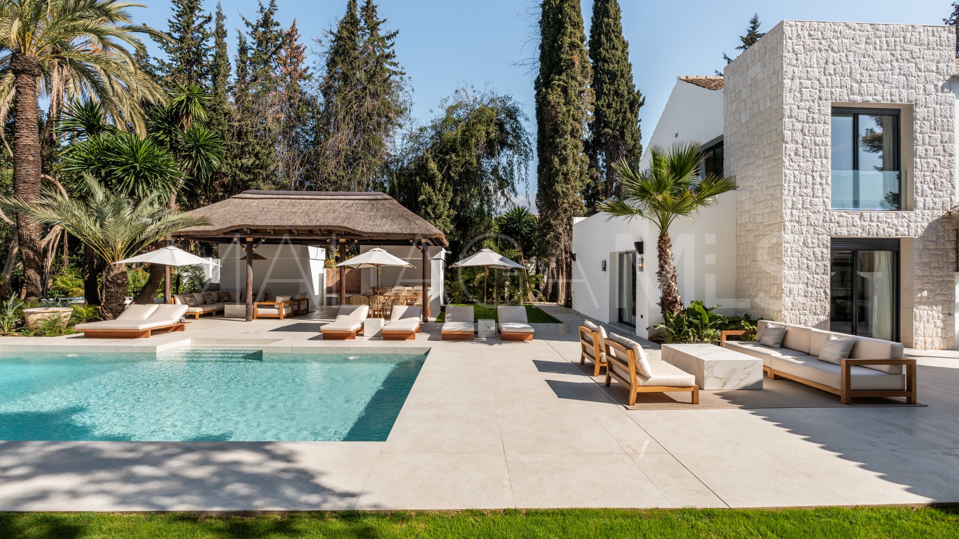 Villa for sale in Nueva Andalucia