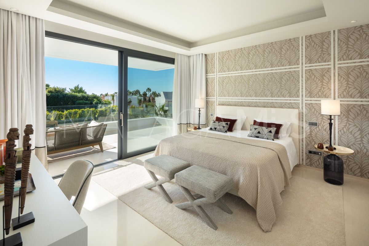 Villa for sale in Nueva Andalucia