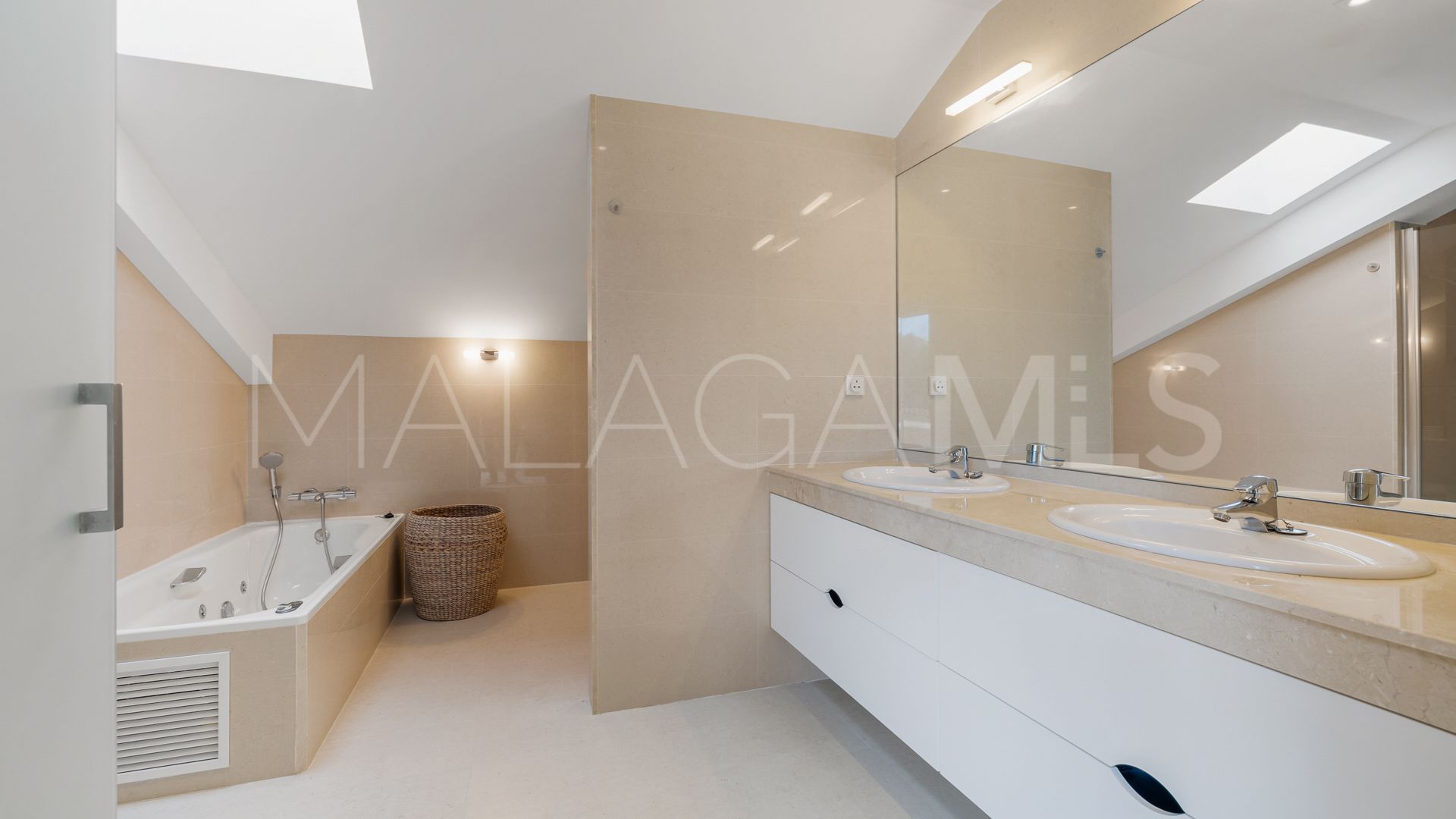 Duplex penthouse for sale in Aloha