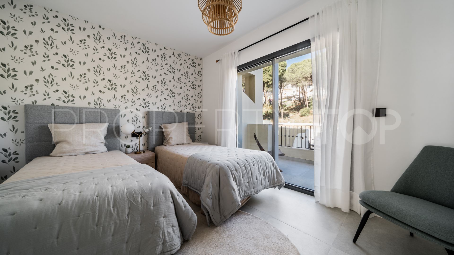 For sale duplex penthouse in Marbella City with 3 bedrooms