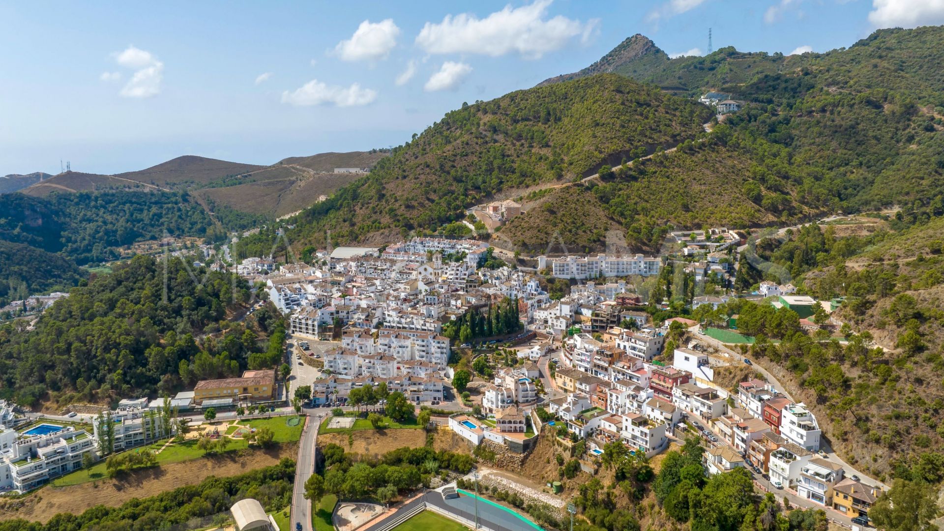 Villa for sale in Benahavis