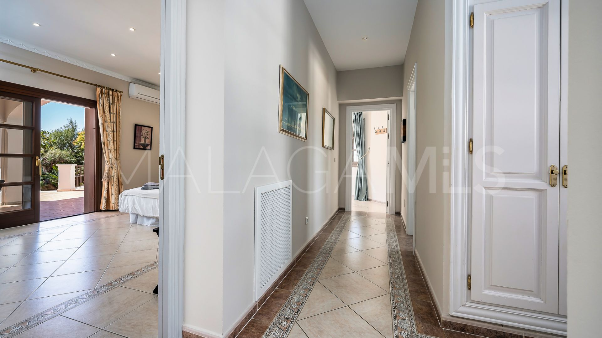 Villa for sale in Estepona