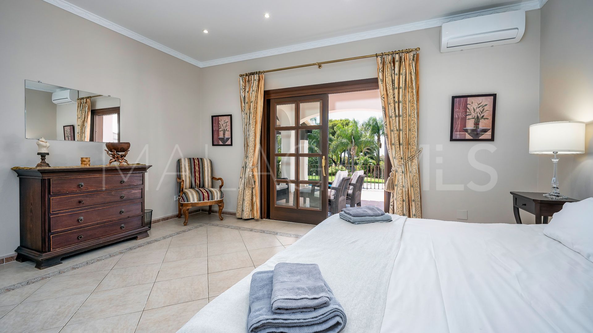 Villa for sale in Estepona