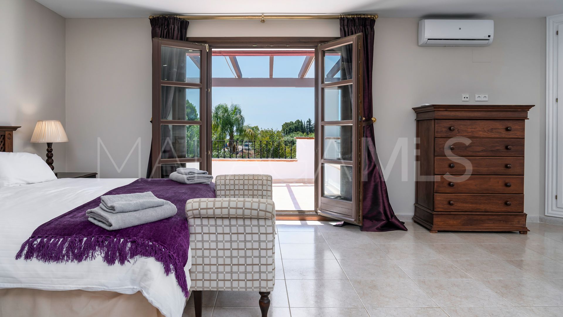 Villa for sale in Estepona