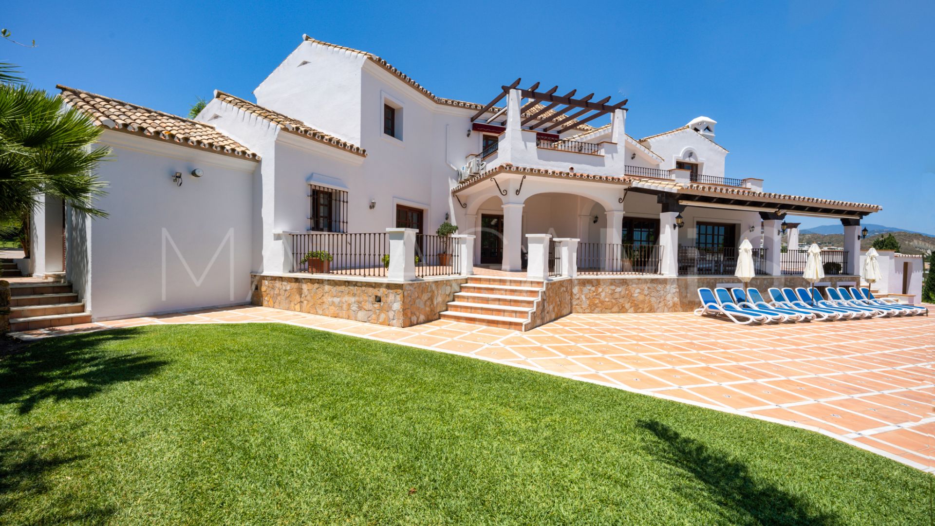 Villa for sale in Estepona
