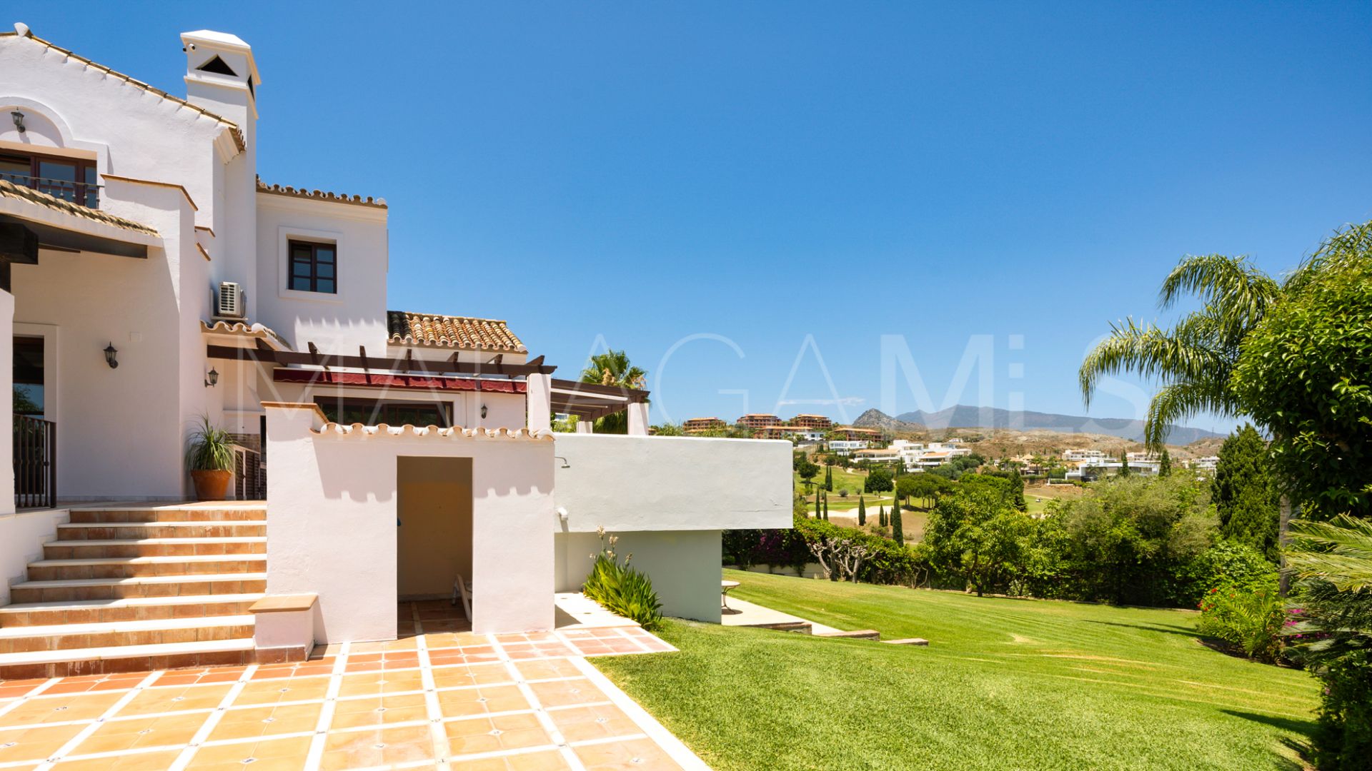 Villa for sale in Estepona