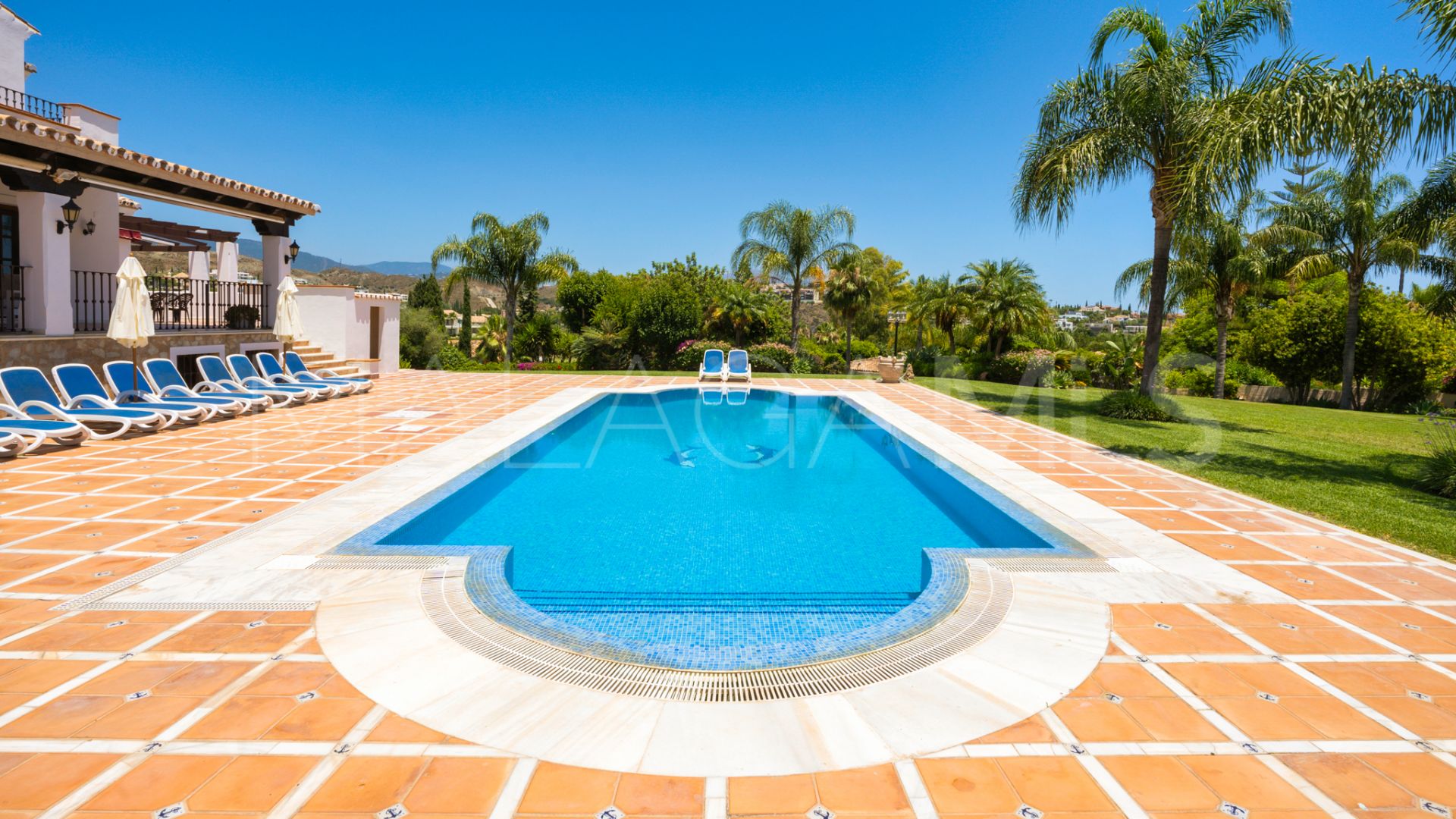 Villa for sale in Estepona