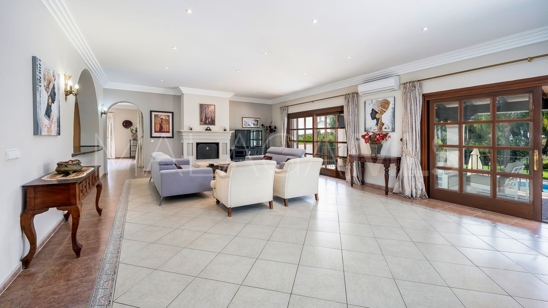 Villa for sale in Estepona