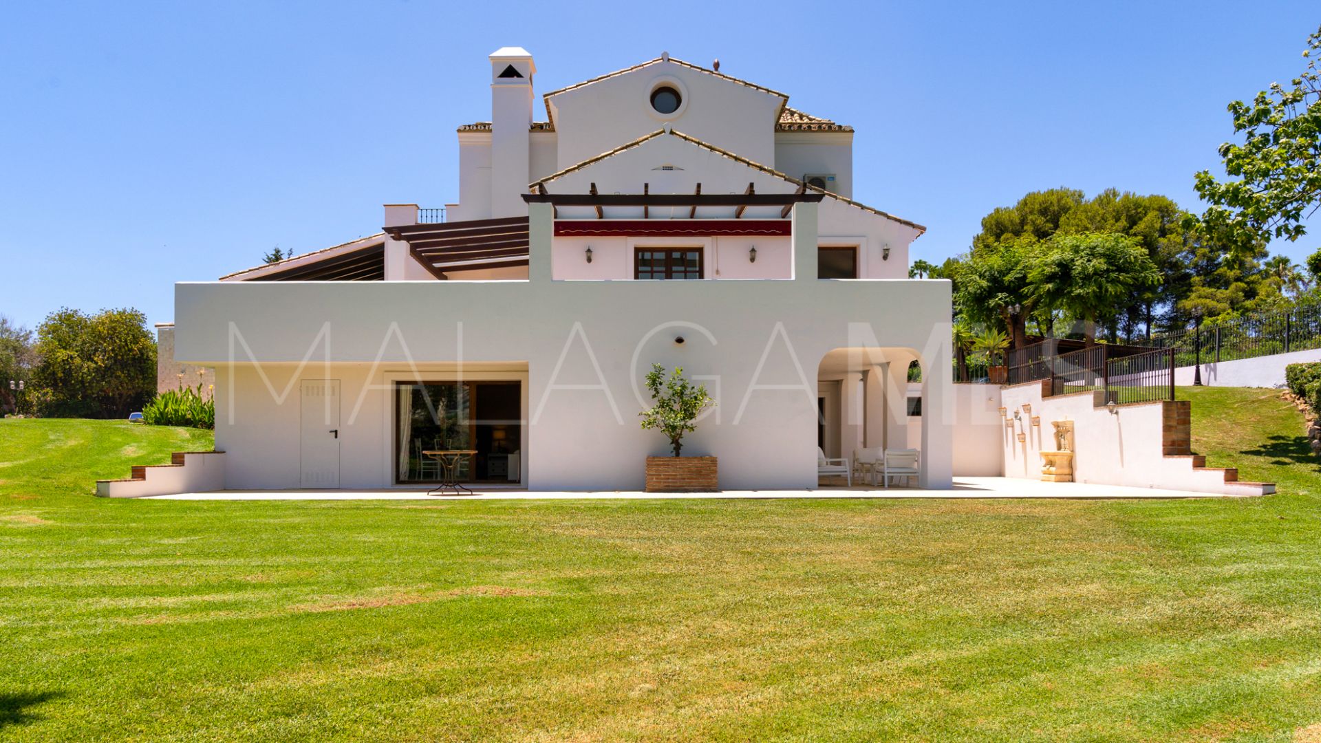 Villa for sale in Estepona