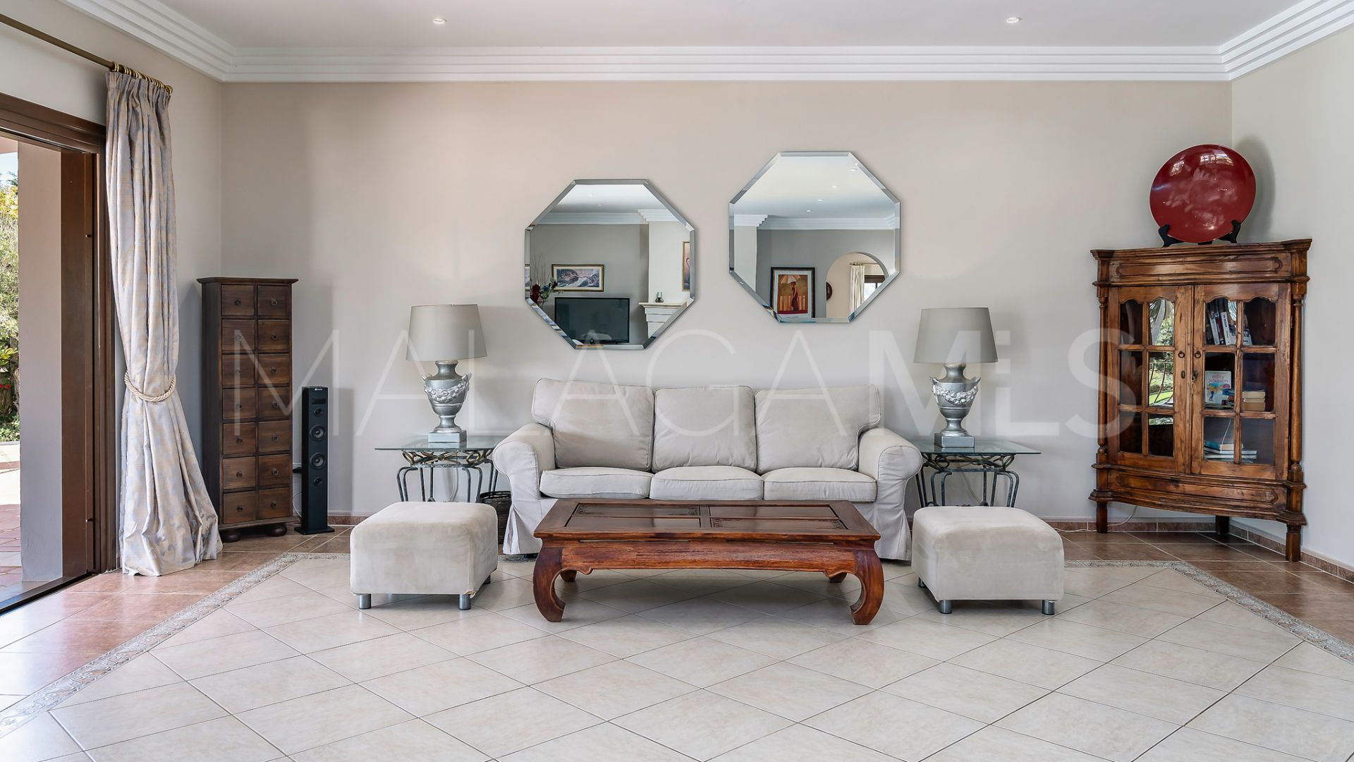 Villa for sale in Estepona