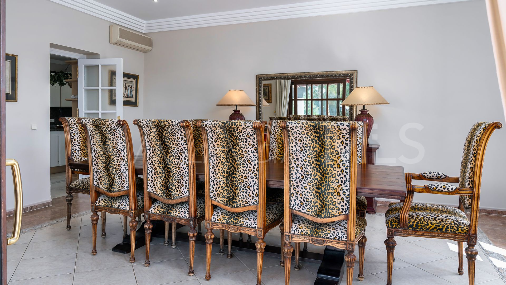 Villa for sale in Estepona