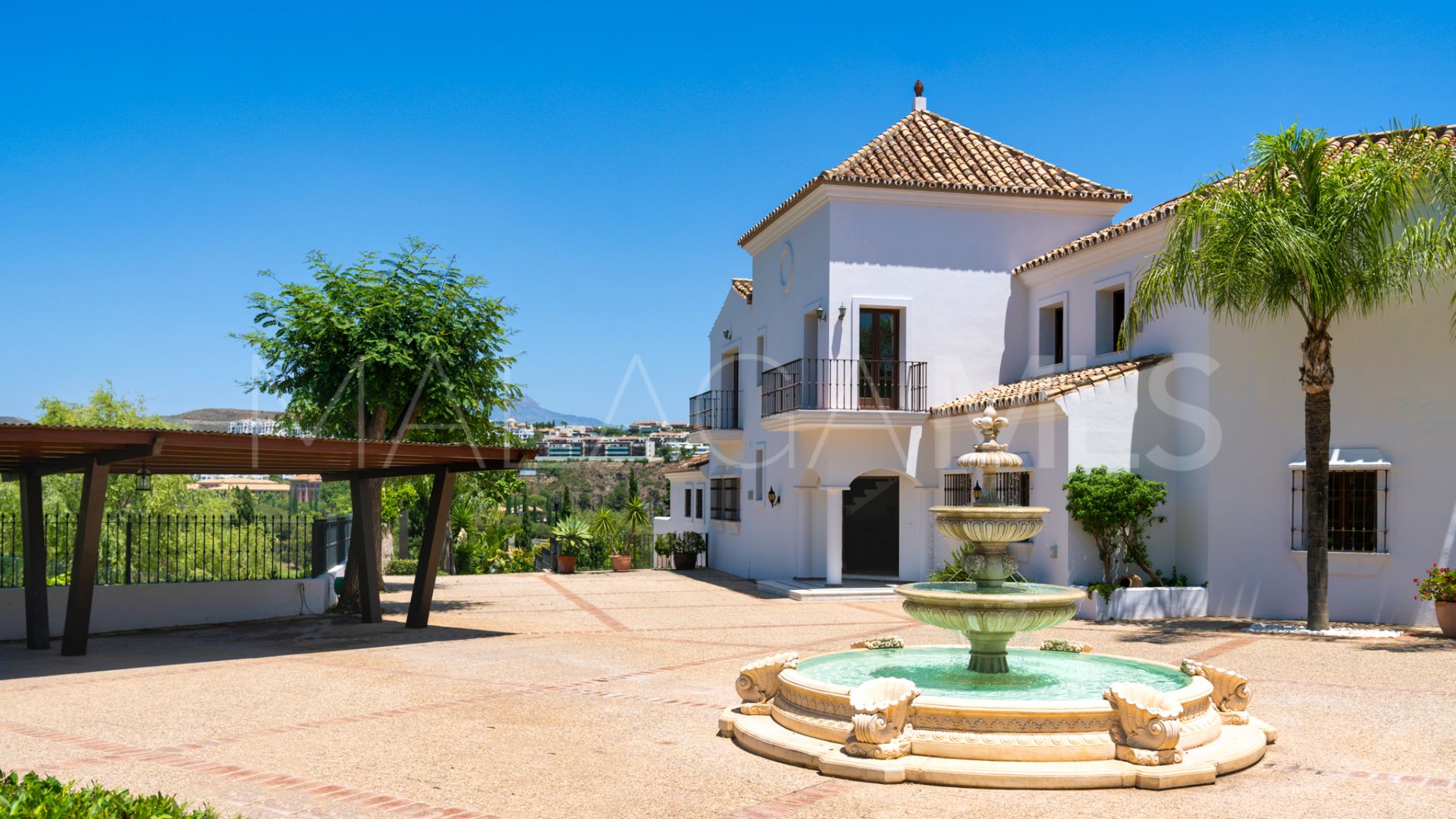 Villa for sale in Estepona