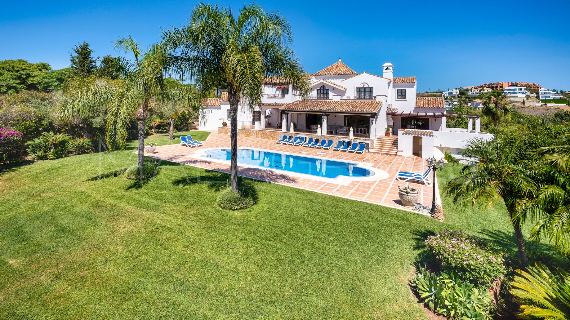 Villa for sale in Estepona
