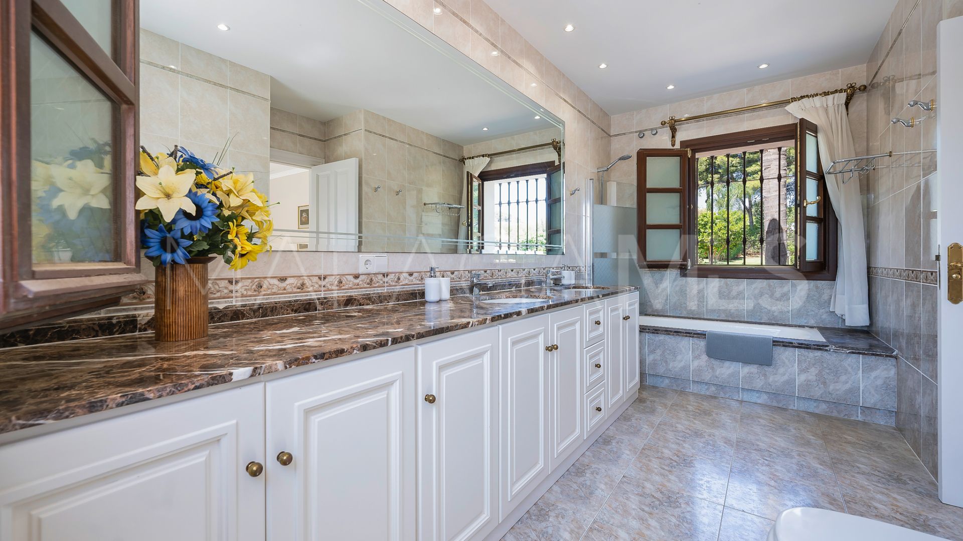 Villa for sale in Estepona