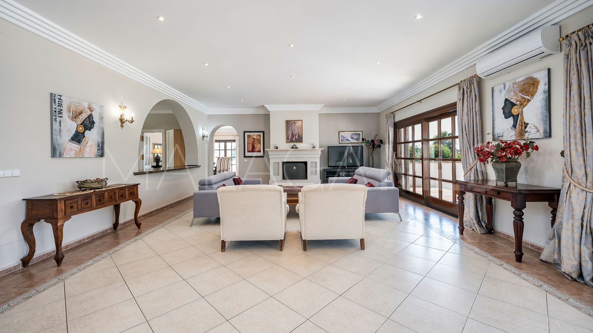 Villa for sale in Estepona