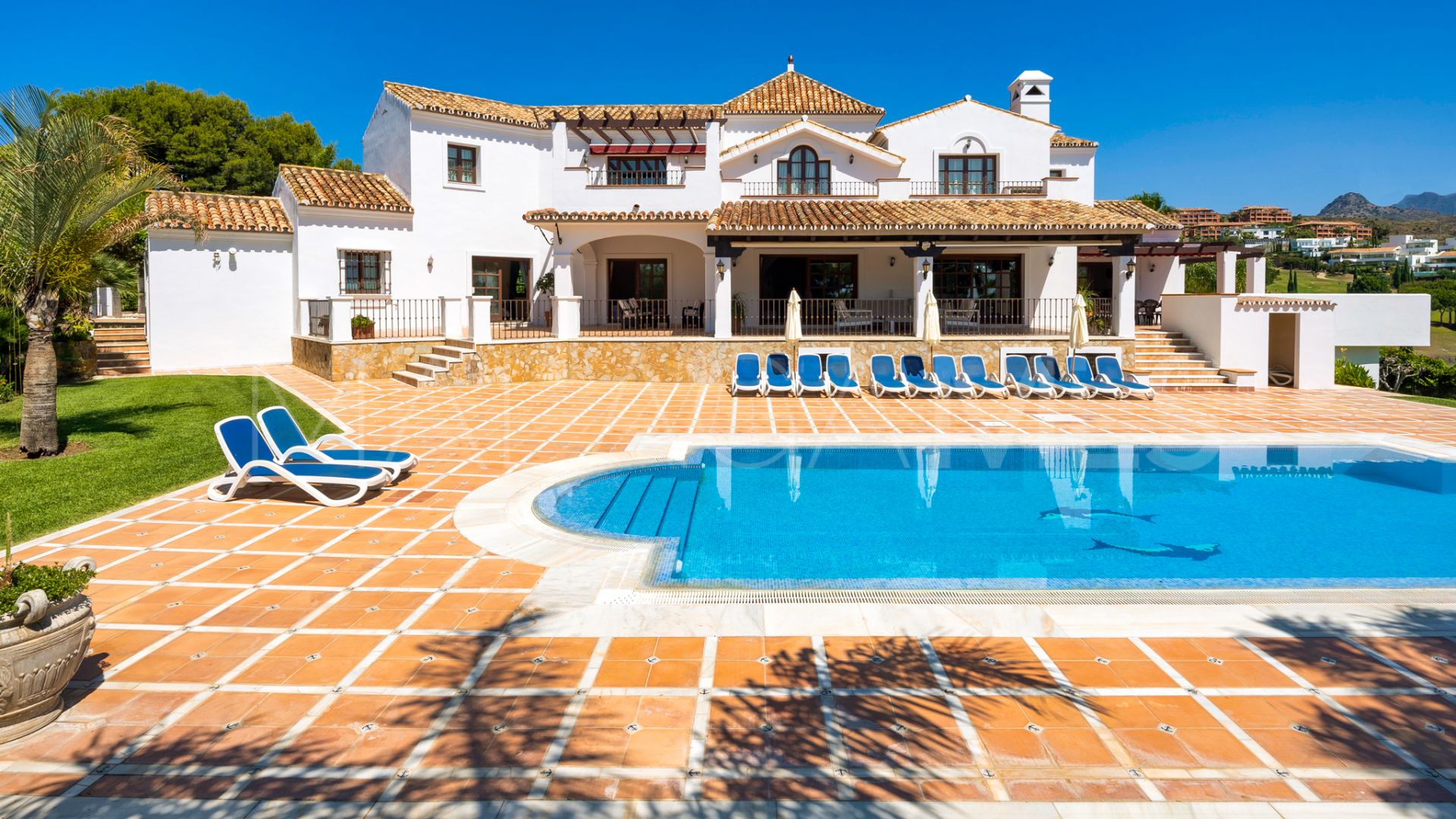 Villa for sale in Estepona