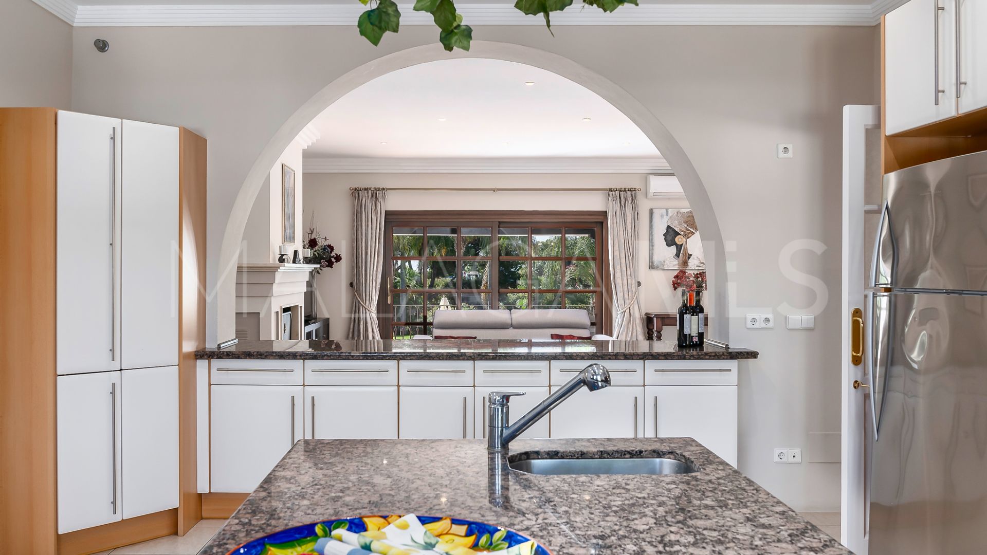 Villa for sale in Estepona