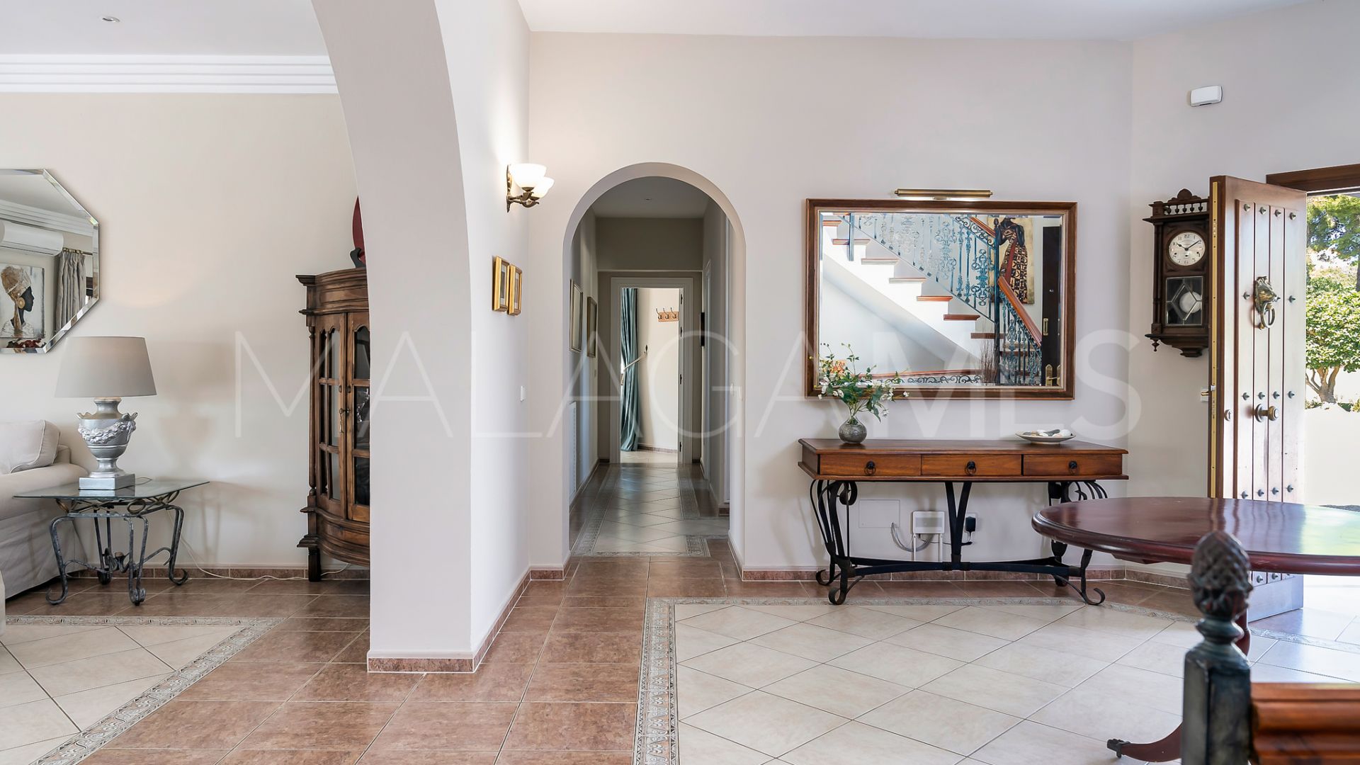 Villa for sale in Estepona