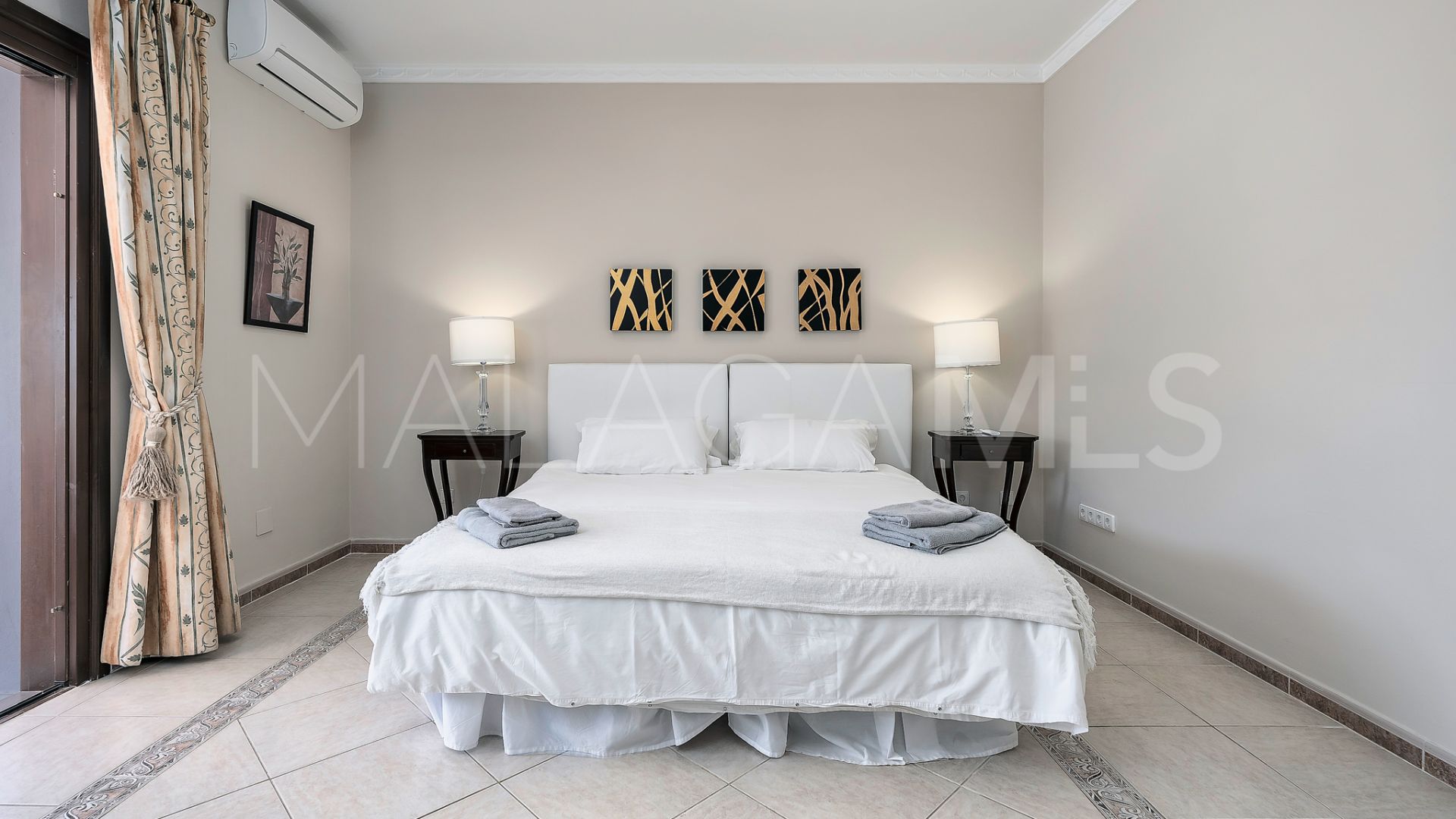 Villa for sale in Estepona