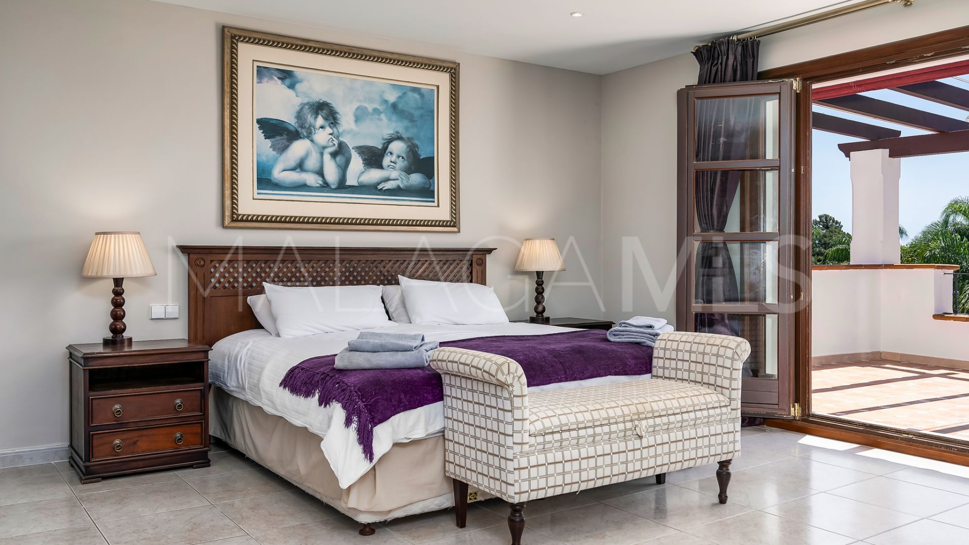 Villa for sale in Estepona