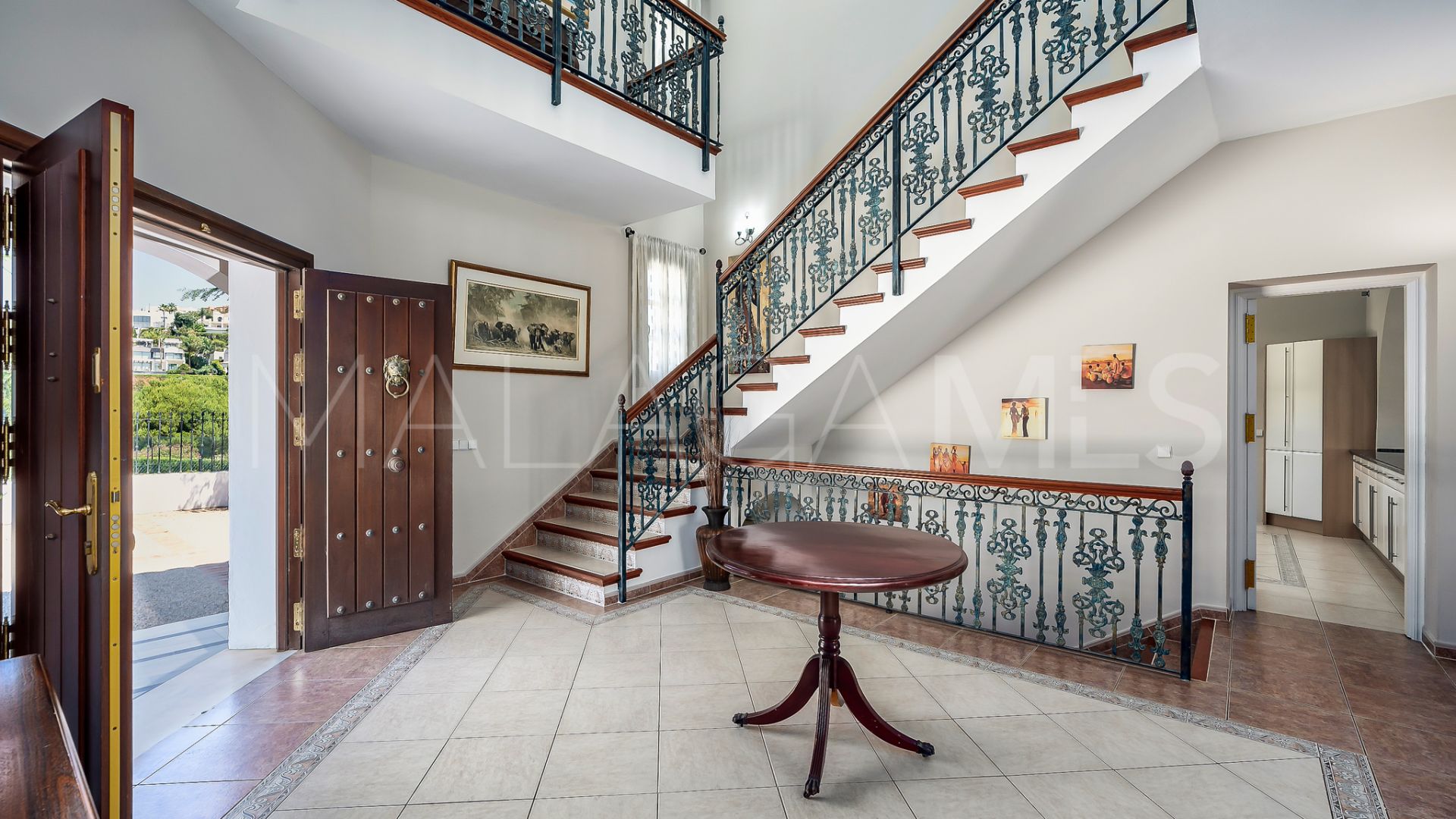 Villa for sale in Estepona