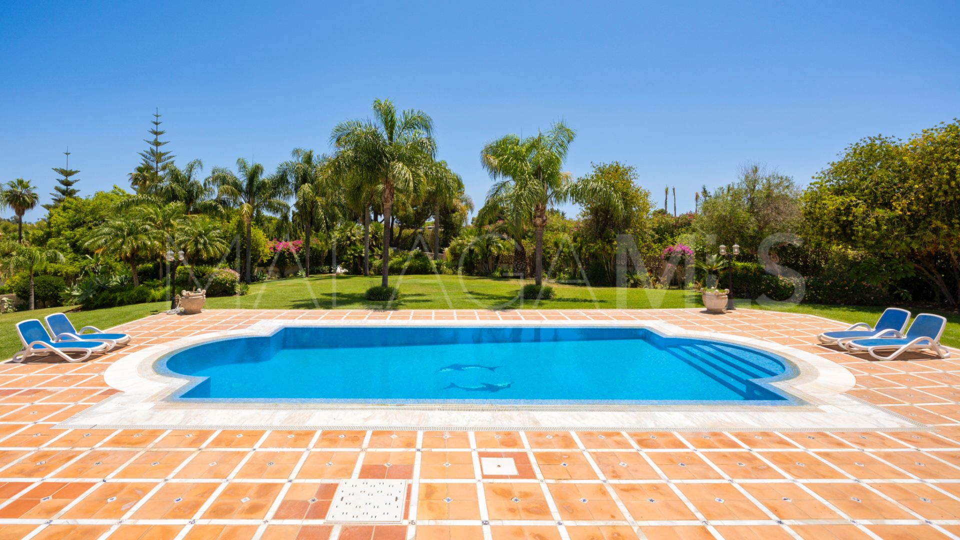 Villa for sale in Estepona