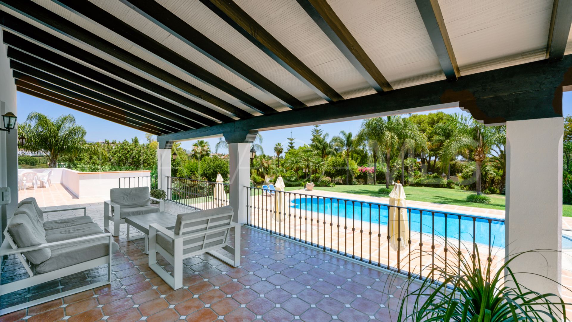 Villa for sale in Estepona