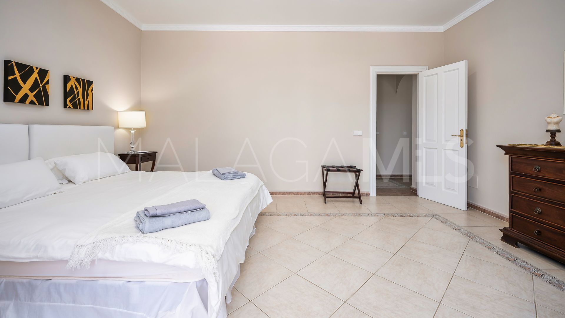 Villa for sale in Estepona