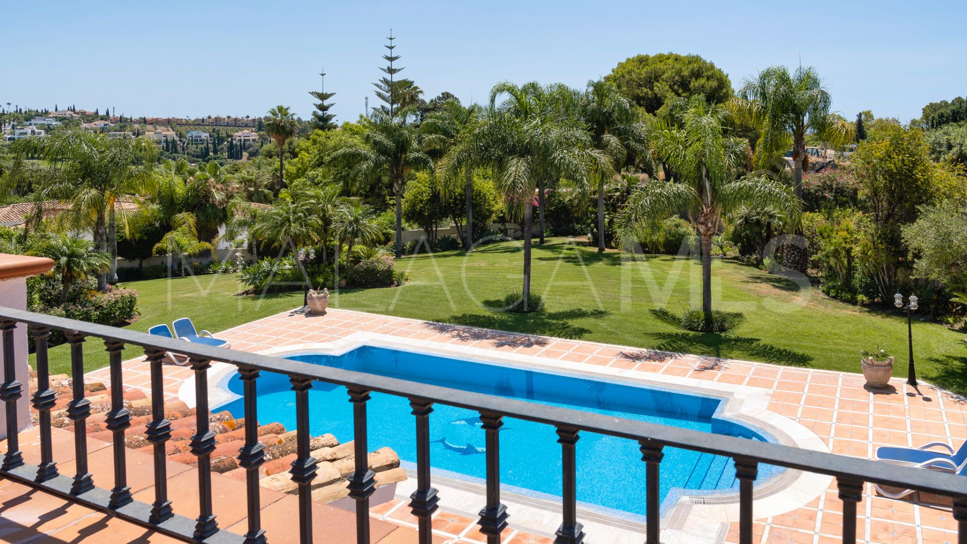 Villa for sale in Estepona