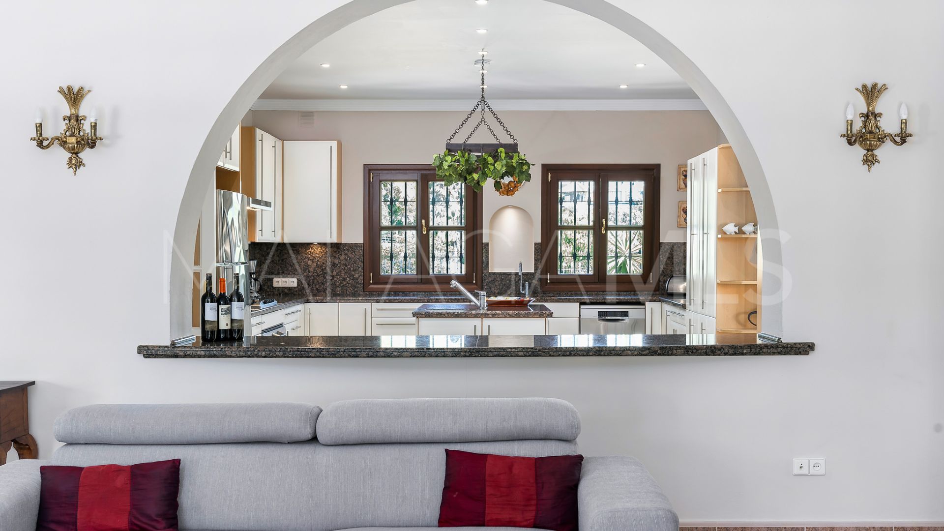 Villa for sale in Estepona