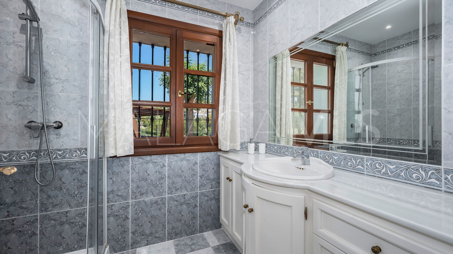 Villa for sale in Estepona