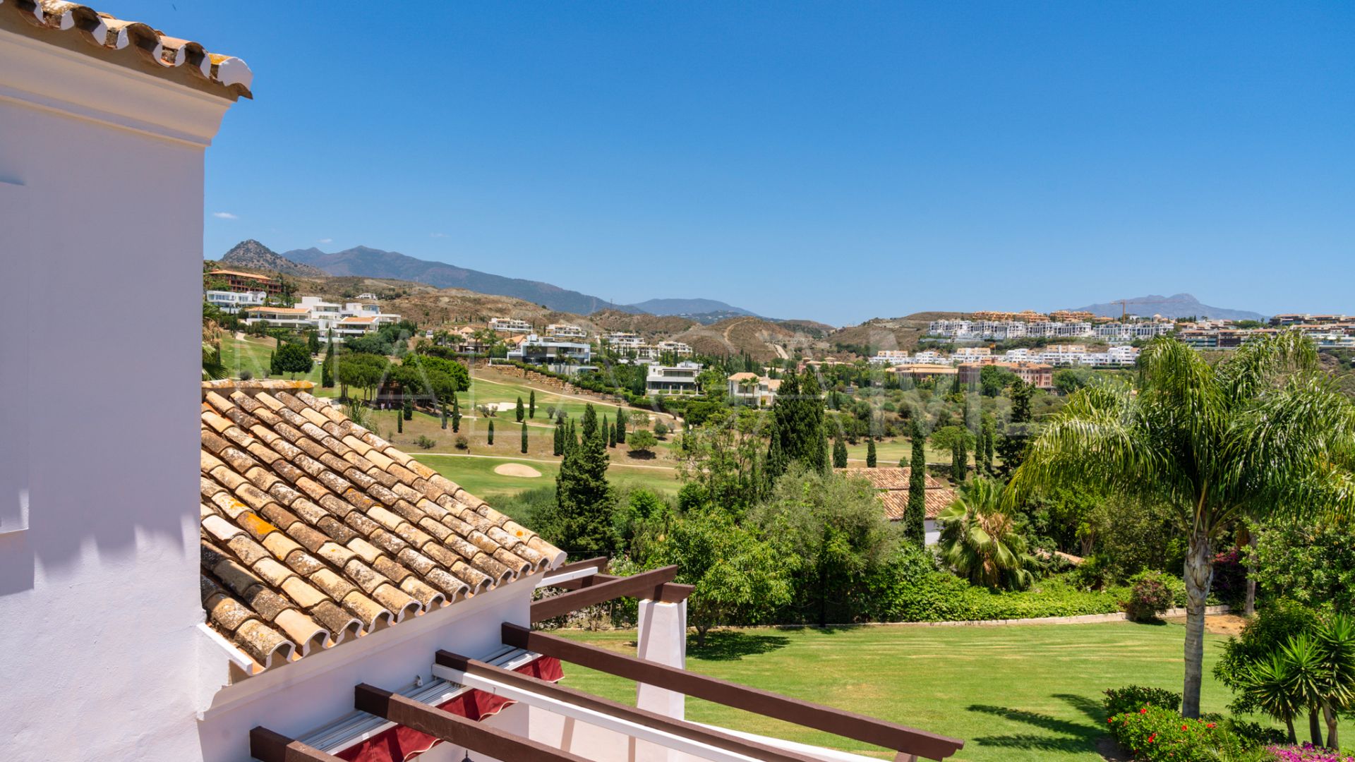 Villa for sale in Estepona