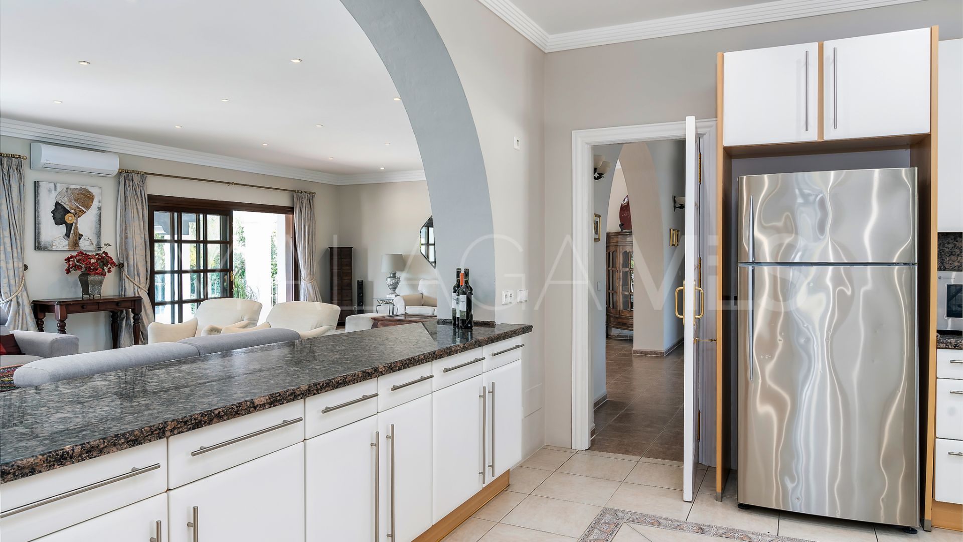 Villa for sale in Estepona